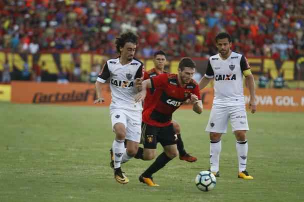 Sport e Atlético-MG realizaram uma partida equilibrada e bastante movimentada na tarde deste domingo, na Ilha do Retiro