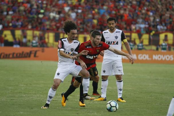 Sport e Atlético-MG realizaram uma partida equilibrada e bastante movimentada na tarde deste domingo, na Ilha do Retiro