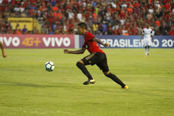 Sport e Atlético-MG realizaram uma partida equilibrada e bastante movimentada na tarde deste domingo, na Ilha do Retiro