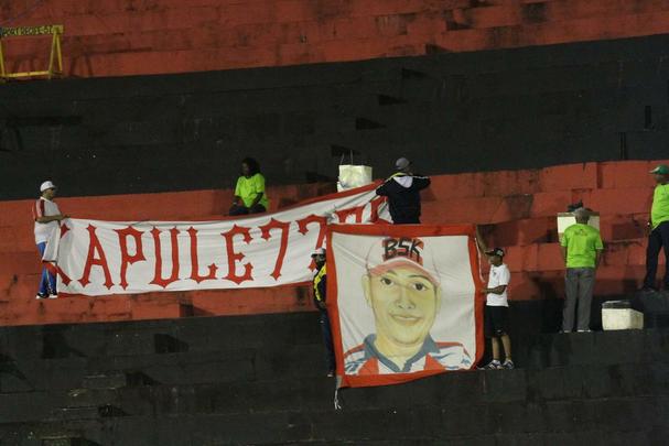 Pela primeira vez na histria, Leo avanou to longe em uma competio internacional e, no em vo, torcida fez seu papel na Ilha