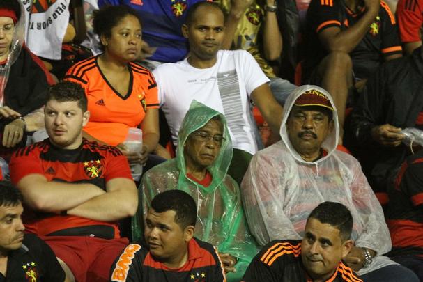 Pela primeira vez na histria, Leo avanou to longe em uma competio internacional e, no em vo, torcida fez seu papel na Ilha