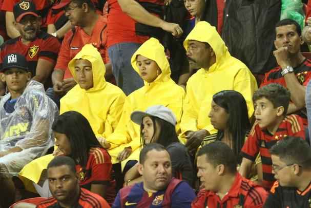 Pela primeira vez na histria, Leo avanou to longe em uma competio internacional e, no em vo, torcida fez seu papel na Ilha