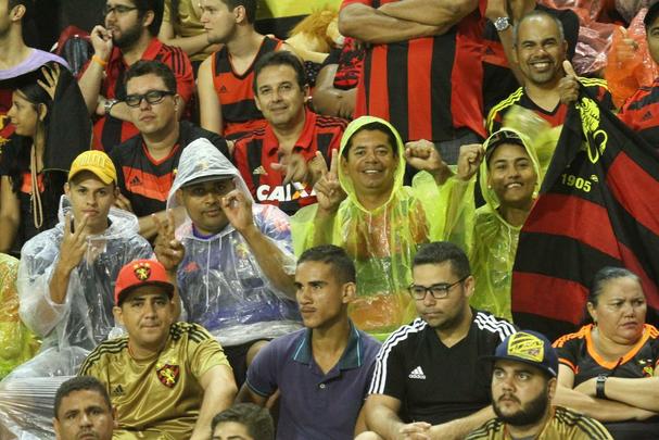 Pela primeira vez na histria, Leo avanou to longe em uma competio internacional e, no em vo, torcida fez seu papel na Ilha