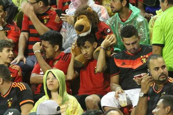 Pela primeira vez na histria, Leo avanou to longe em uma competio internacional e, no em vo, torcida fez seu papel na Ilha