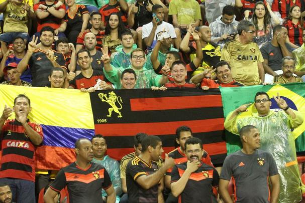 Pela primeira vez na histria, Leo avanou to longe em uma competio internacional e, no em vo, torcida fez seu papel na Ilha