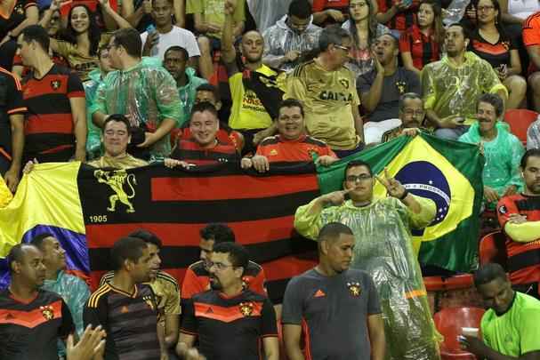 Pela primeira vez na histria, Leo avanou to longe em uma competio internacional e, no em vo, torcida fez seu papel na Ilha