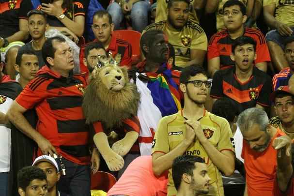 Pela primeira vez na histria, Leo avanou to longe em uma competio internacional e, no em vo, torcida fez seu papel na Ilha