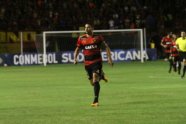 Pela primeira vez na histria, Leo avanou to longe em uma competio internacional e, no em vo, torcida fez seu papel na Ilha