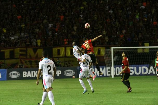 Pela primeira vez na histria, Leo avanou to longe em uma competio internacional e, no em vo, torcida fez seu papel na Ilha