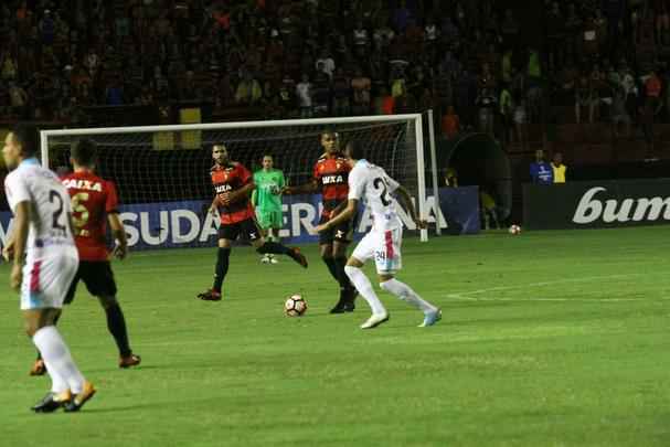 Pela primeira vez na histria, Leo avanou to longe em uma competio internacional e, no em vo, torcida fez seu papel na Ilha