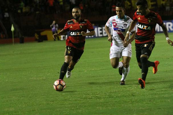 Pela primeira vez na histria, Leo avanou to longe em uma competio internacional e, no em vo, torcida fez seu papel na Ilha