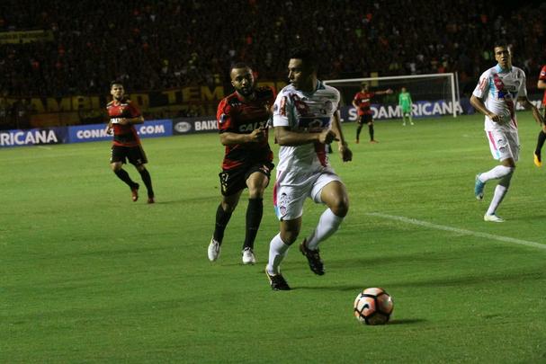Pela primeira vez na histria, Leo avanou to longe em uma competio internacional e, no em vo, torcida fez seu papel na Ilha