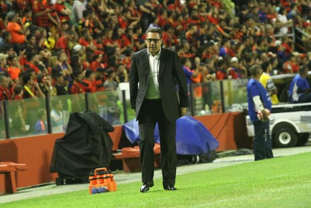 Pela primeira vez na histria, Leo avanou to longe em uma competio internacional e, no em vo, torcida fez seu papel na Ilha