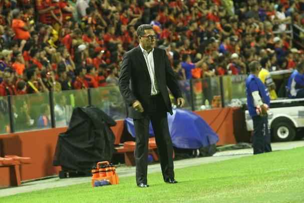 Pela primeira vez na histria, Leo avanou to longe em uma competio internacional e, no em vo, torcida fez seu papel na Ilha