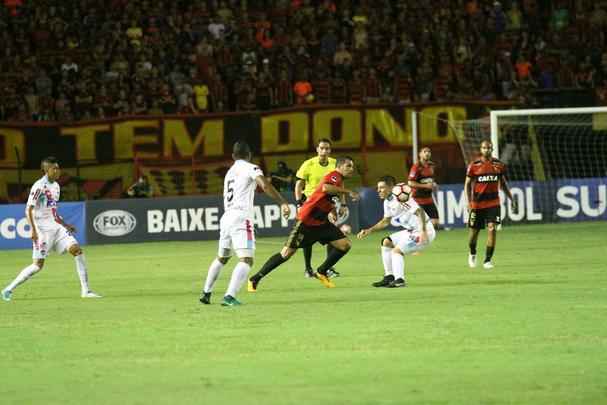 Pela primeira vez na histria, Leo avanou to longe em uma competio internacional e, no em vo, torcida fez seu papel na Ilha