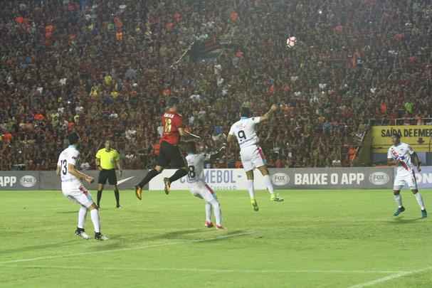 Pela primeira vez na histria, Leo avanou to longe em uma competio internacional e, no em vo, torcida fez seu papel na Ilha