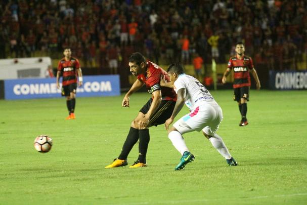 Pela primeira vez na histria, Leo avanou to longe em uma competio internacional e, no em vo, torcida fez seu papel na Ilha