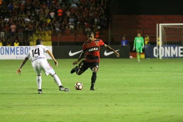 Pela primeira vez na histria, Leo avanou to longe em uma competio internacional e, no em vo, torcida fez seu papel na Ilha