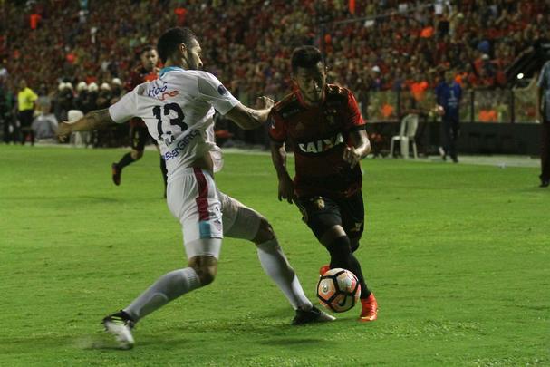 Pela primeira vez na histria, Leo avanou to longe em uma competio internacional e, no em vo, torcida fez seu papel na Ilha