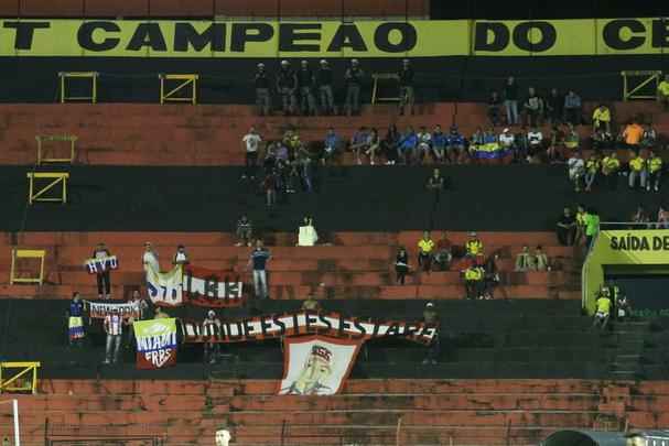 Pela primeira vez na histria, Leo avanou to longe em uma competio internacional e, no em vo, torcida fez seu papel na Ilha