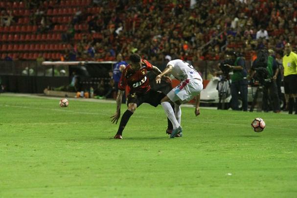 Pela primeira vez na histria, Leo avanou to longe em uma competio internacional e, no em vo, torcida fez seu papel na Ilha