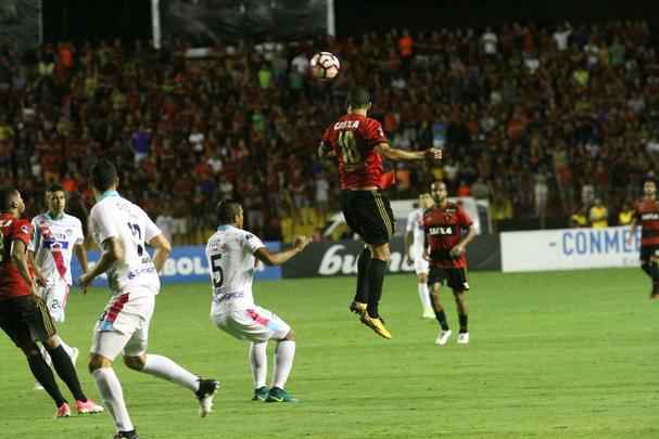 Pela primeira vez na histria, Leo avanou to longe em uma competio internacional e, no em vo, torcida fez seu papel na Ilha