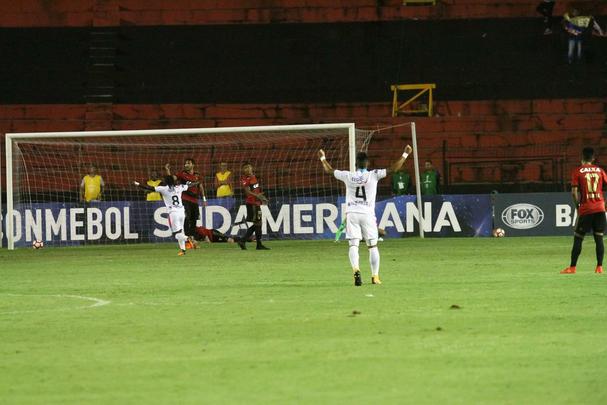 Pela primeira vez na histria, Leo avanou to longe em uma competio internacional e, no em vo, torcida fez seu papel na Ilha