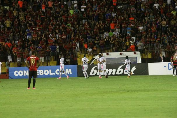 Pela primeira vez na histria, Leo avanou to longe em uma competio internacional e, no em vo, torcida fez seu papel na Ilha