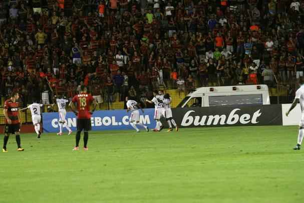Pela primeira vez na histria, Leo avanou to longe em uma competio internacional e, no em vo, torcida fez seu papel na Ilha
