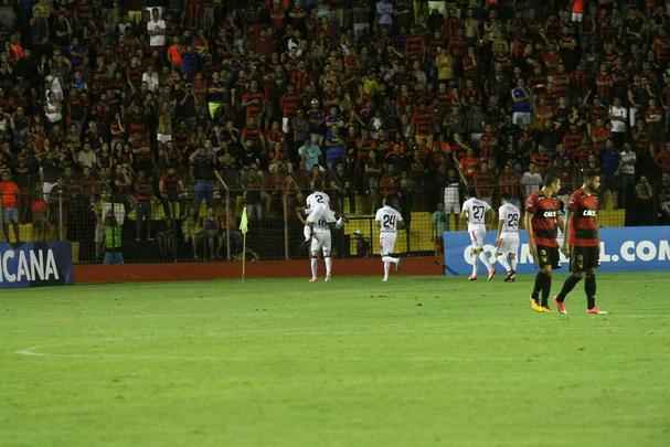 Pela primeira vez na histria, Leo avanou to longe em uma competio internacional e, no em vo, torcida fez seu papel na Ilha