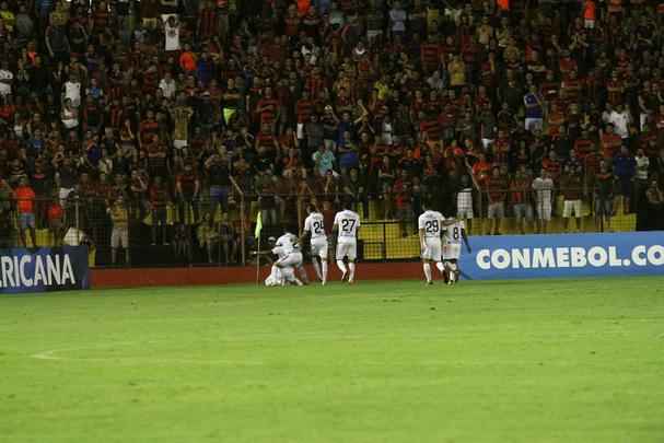 Pela primeira vez na histria, Leo avanou to longe em uma competio internacional e, no em vo, torcida fez seu papel na Ilha