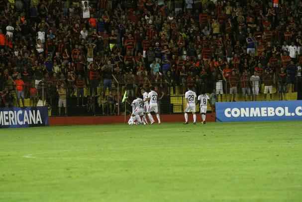 Pela primeira vez na histria, Leo avanou to longe em uma competio internacional e, no em vo, torcida fez seu papel na Ilha