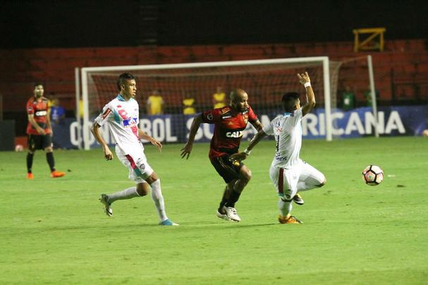 Pela primeira vez na histria, Leo avanou to longe em uma competio internacional e, no em vo, torcida fez seu papel na Ilha