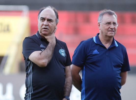 Leo e Coxa fizeram uma partida bastante movimentada e de muitos gols na tarde deste domingo, na Ilha do Retiro