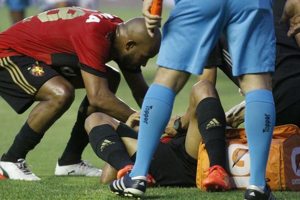 Leo e Coxa fizeram uma partida bastante movimentada e de muitos gols na tarde deste domingo, na Ilha do Retiro