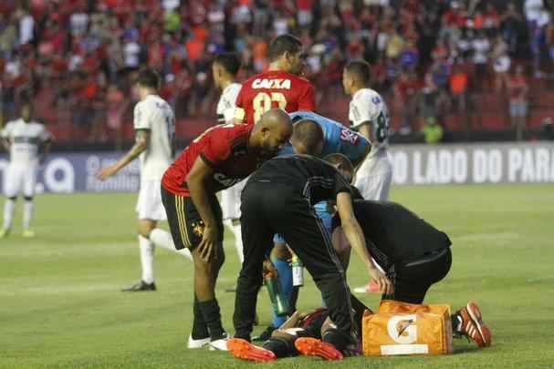 Leo e Coxa fizeram uma partida bastante movimentada e de muitos gols na tarde deste domingo, na Ilha do Retiro