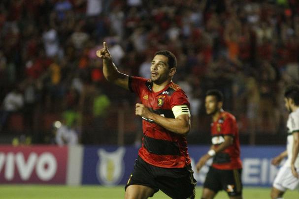 Leo e Coxa fizeram uma partida bastante movimentada e de muitos gols na tarde deste domingo, na Ilha do Retiro
