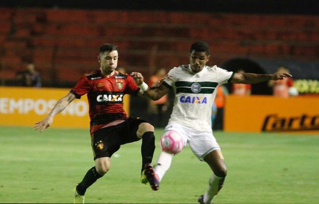 Leo e Coxa fizeram uma partida bastante movimentada e de muitos gols na tarde deste domingo, na Ilha do Retiro