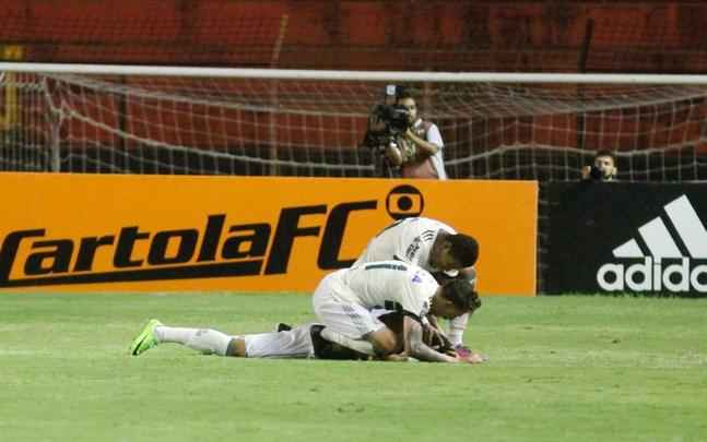 Leo e Coxa fizeram uma partida bastante movimentada e de muitos gols na tarde deste domingo, na Ilha do Retiro