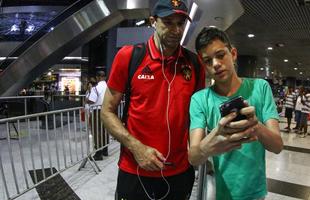 Vivendo pior momento da temporada, Leo embarcou para Colmbia, na noite desta segunda-feira, onde enfrentar o Junior Barranquilla