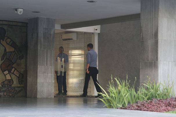 Aps reunio, jogadores do Santa Cruz fizeram treino e esperam pagamento de, pelo menos, um ms de salrios alm de outros dois meses aos funcionrios para jogar