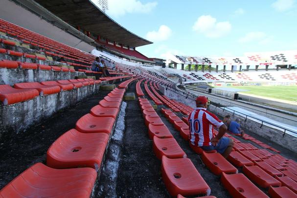 Sem mais esperanas de seguir na Srie B na temporada 2018, o Alvirrubro recebeu o Vila Nova no Arruda pela penltima rodada da competio