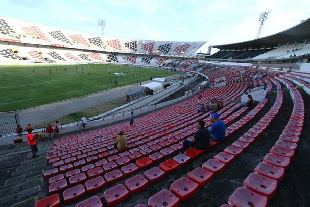 Sem mais esperanas de seguir na Srie B na temporada 2018, o Alvirrubro recebeu o Vila Nova no Arruda pela penltima rodada da competio