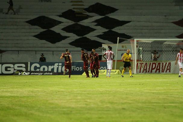 Sem mais esperanas de seguir na Srie B na temporada 2018, o Alvirrubro recebeu o Vila Nova no Arruda pela penltima rodada da competio