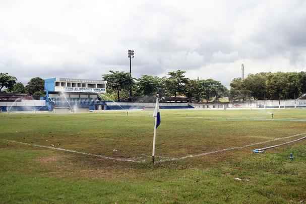 Apontado como 'imprestvel' pelo prefeito do Cabo, o gramado ficar a cargo do Nutico realizar reparos para os jogos.