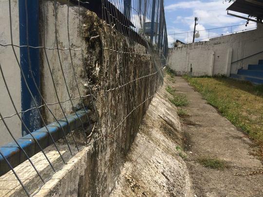 Alambrado tambm apresenta problemas.