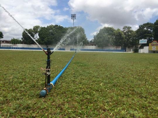 Apontado como 'imprestvel' pelo prefeito do Cabo, o gramado ficar a cargo do Nutico realizar reparos para os jogos.