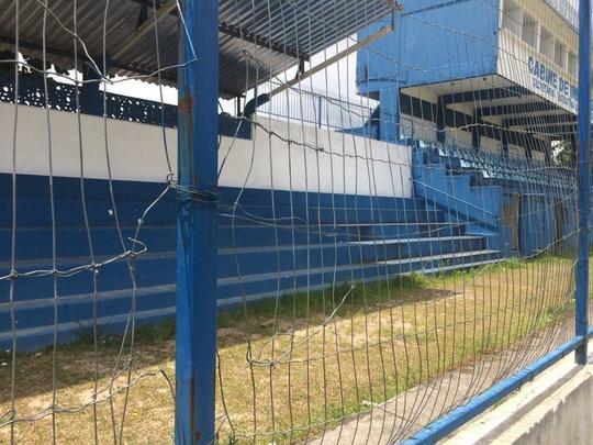 Alambrado tambm apresenta problemas.