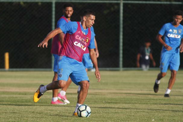 Maior nome do elenco rubro-negro, o meio-campista Diego Souza tem contrato com o Sport até o final de 2018