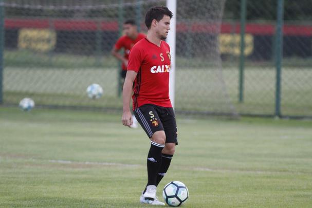 Contratado por emprstimo junto ao Palmeiras, o volante Rodrigo apresentou um futebol aqum do esperado e no dever ser procurado para permanecer no Sport